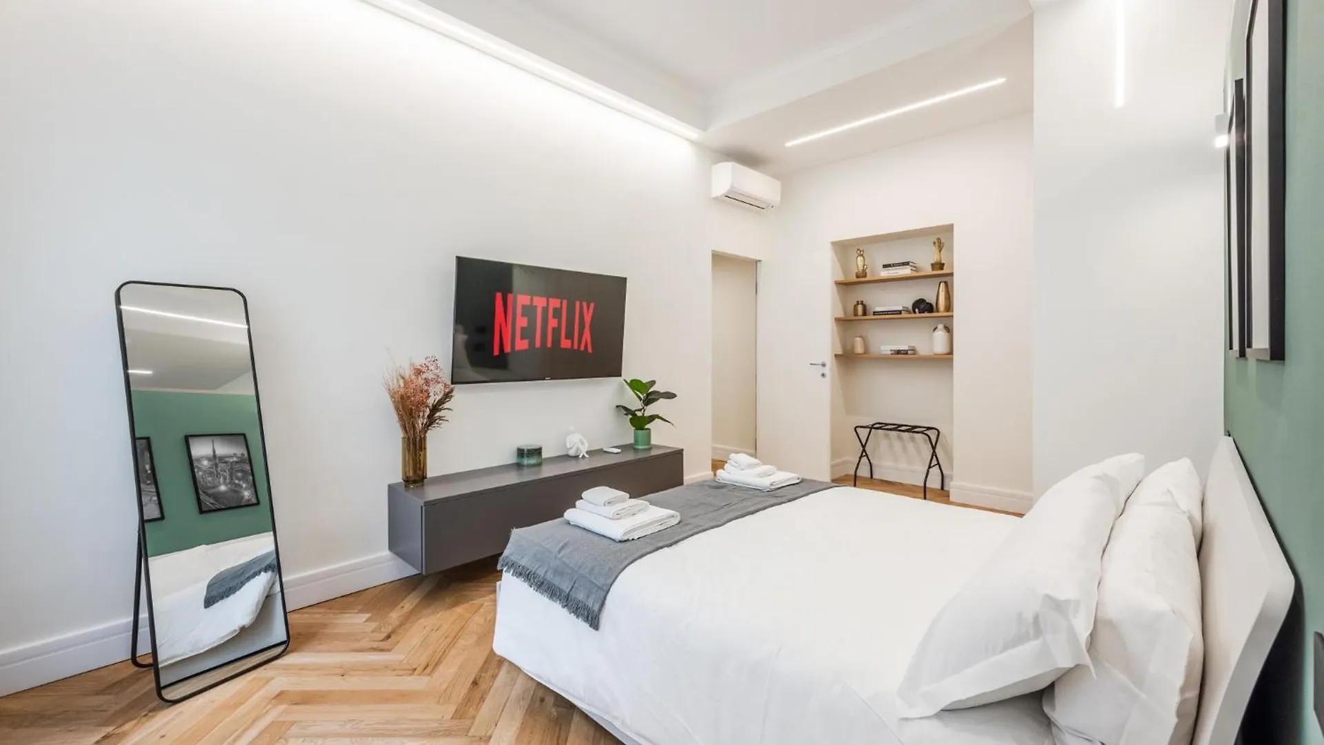 הקונטקטים של Central Modern 3-Room Flat - Near Metro & Park